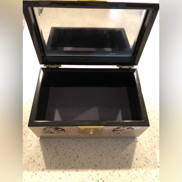 Japanese Jewelry Box - Picture 5 of 8